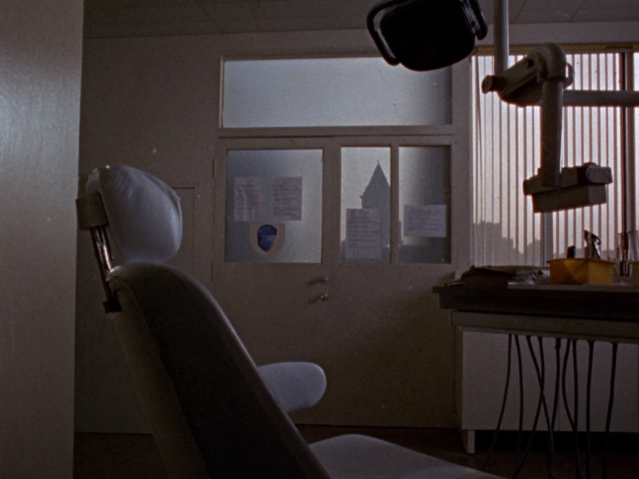 An empty dental operatory in daylight